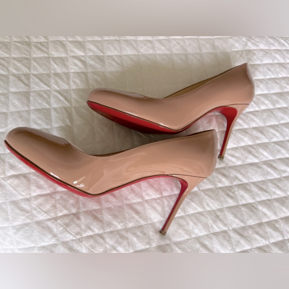 Worn 2 or 3 times. Size 36 Louboutin FIFI 85 Patent Pump - Nude 6248